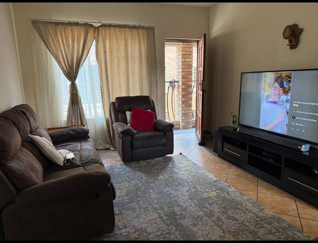 2 BEDROOM APARTMENT FOR SALE IN RUSTENBURG CENTRAL